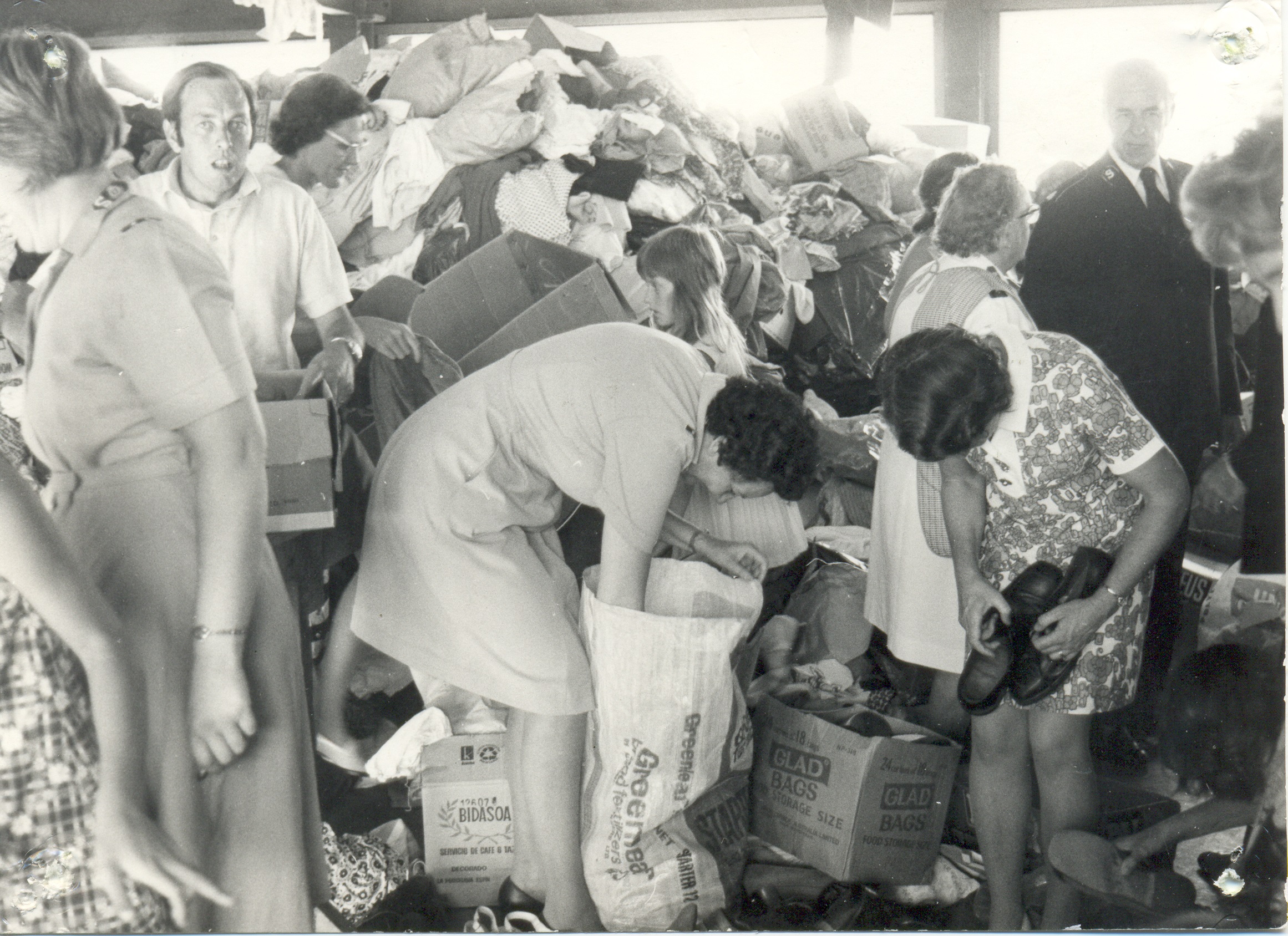 Old image of Salvos distributing supplies
